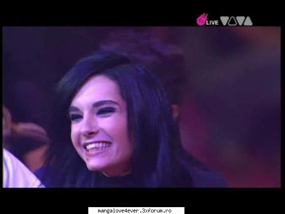 noul look al lui bill ....fara extensiile albe pare a fi tokio hotel